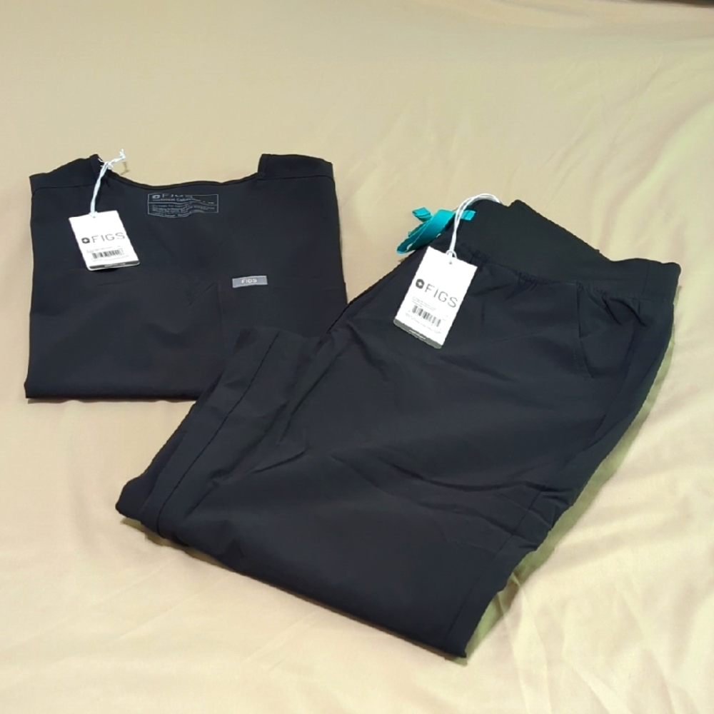 Figs Black Set. Top XS. Jogger Small, FEEx Material